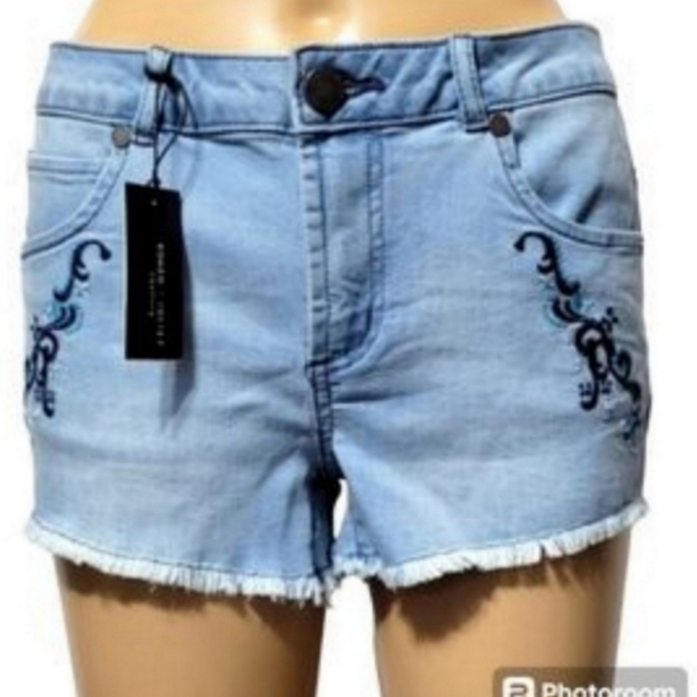❤️B2G1 New Romeo+Juliet Couture Embroidered Shorts Small Light Wash Denim Jean❤️